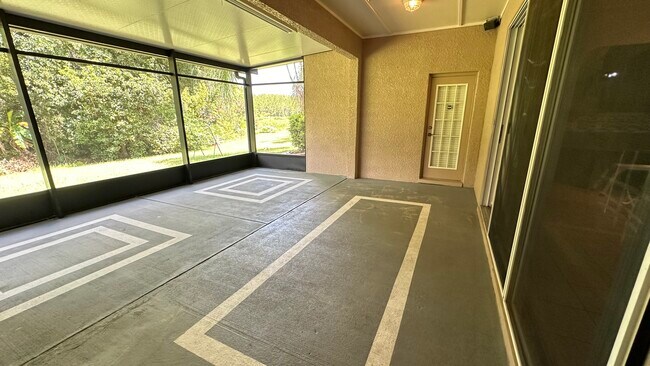 Building Photo - 2401 Nesslewood Dr