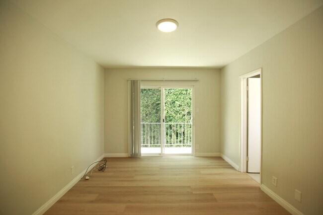 Building Photo - 1323 Ridgeley Dr