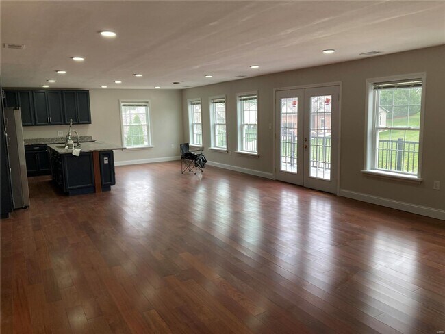 Building Photo - 705 Pleasant Valley Drive