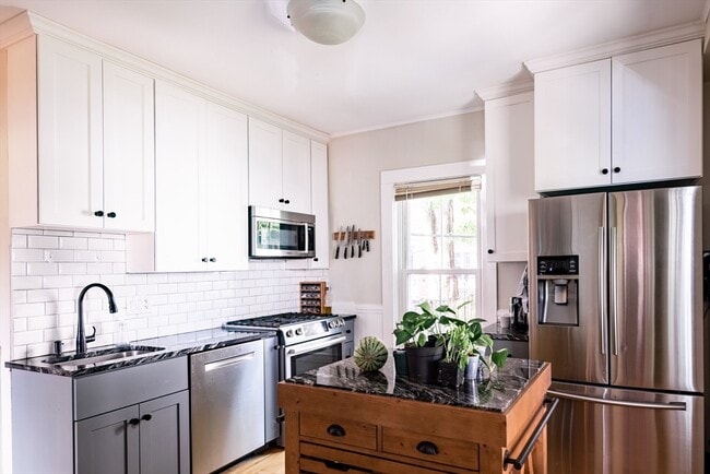 Building Photo - 4 Highland Terrace