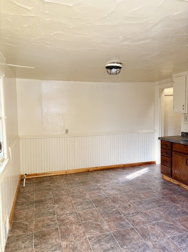 Building Photo - 207 E Burleigh St