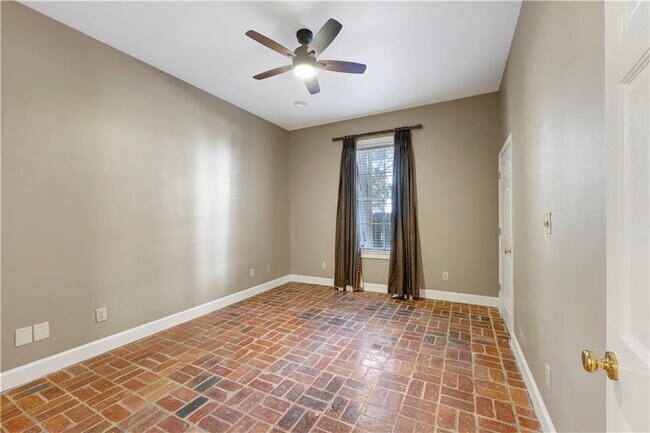 Building Photo - 305 Jackson St N