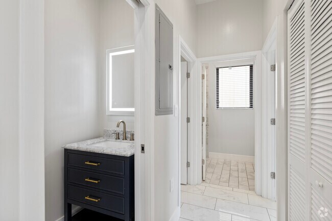 Interior Photo - 29 Palmetto