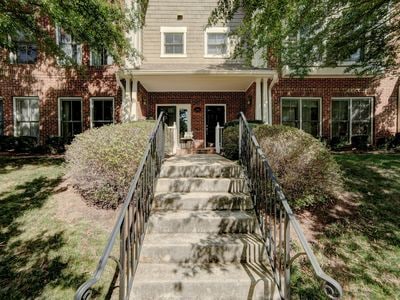 Building Photo - 2000 Euclid Ave