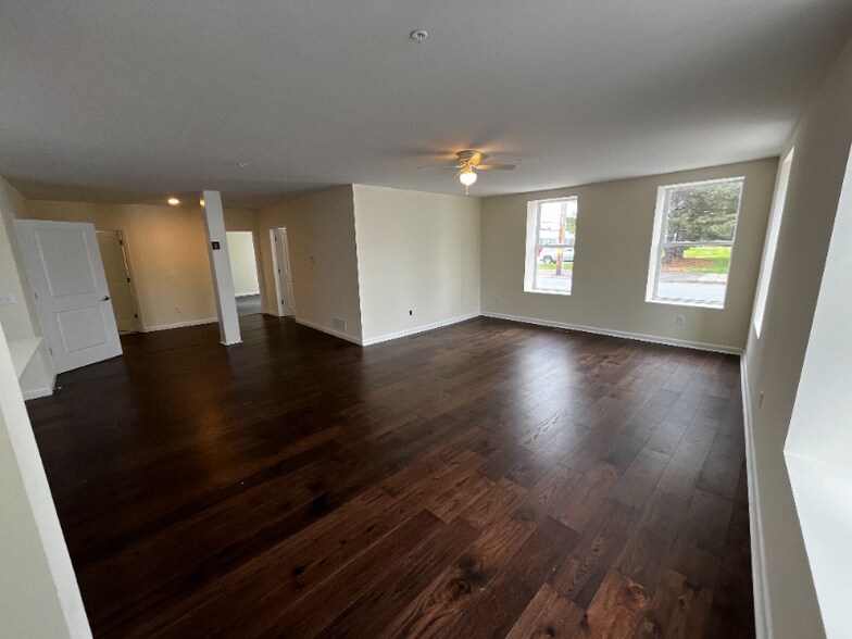 Building Photo - 883 Broadway