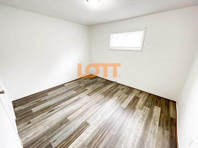 Building Photo - 10 Montis Dr