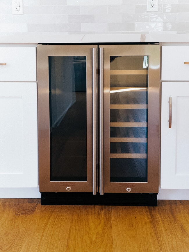 Building Photo - 157 N Vista St