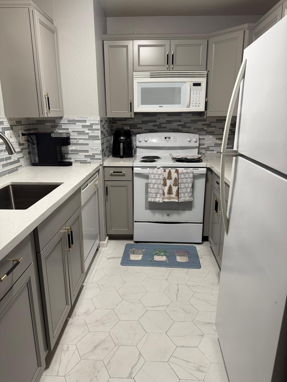 Building Photo - 1072 Maywood Ln