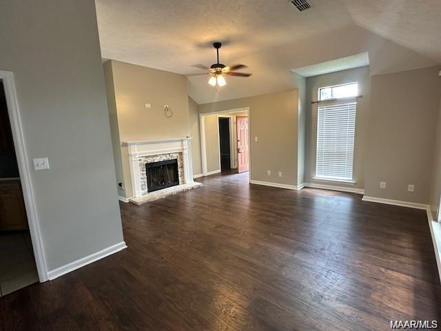 Building Photo - 1604 Queen Elizabeth Ct