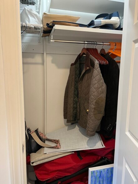 Building Photo - 82 Chestnut St