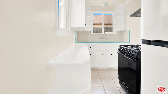 Building Photo - 705 S Adams St