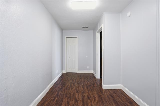 Building Photo - 209 E Lone Star St