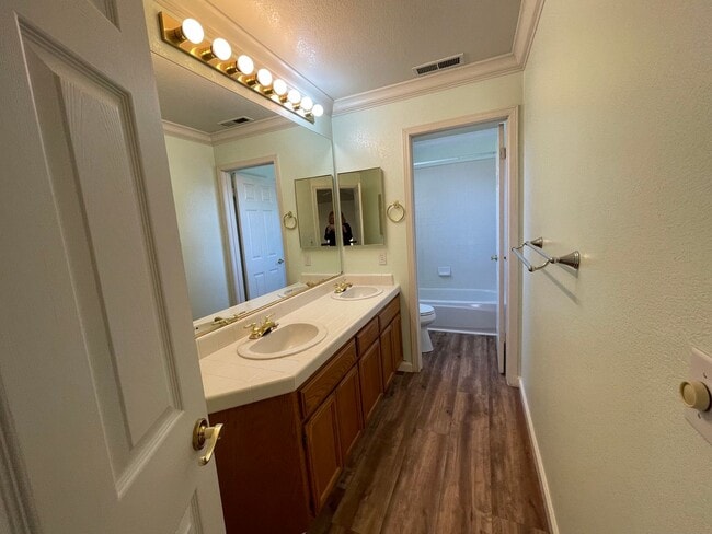 Building Photo - 2148 Falcon Ridge Dr