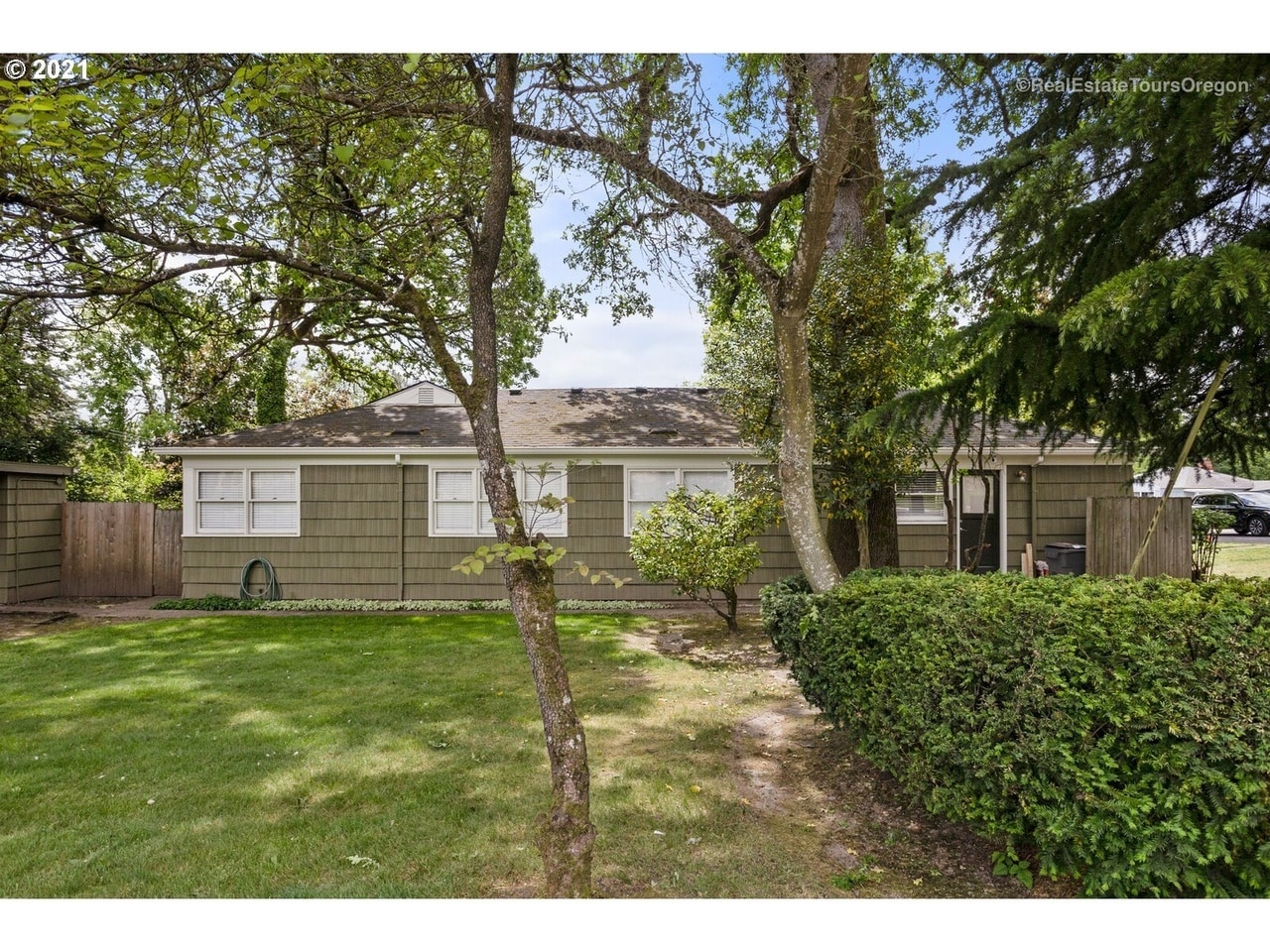 Building Photo - 2700 SW 123rd Ave