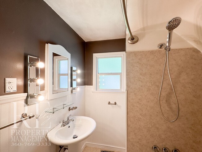 Building Photo - Timeless Charm Meets Comfort – 2-Bedroom Brick Home with Fireplace & Fenced Yard