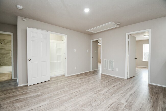 Building Photo - 11659 Evesborough Dr