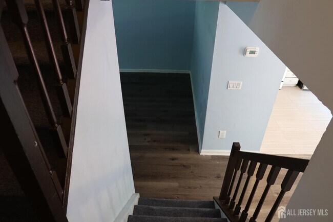 Building Photo - 63 Cottonwood Ct