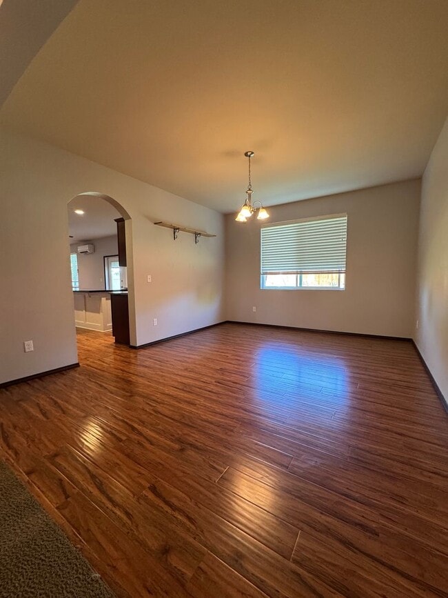 Building Photo - Spacious 5-Bedroom Home with Bonus Living ...