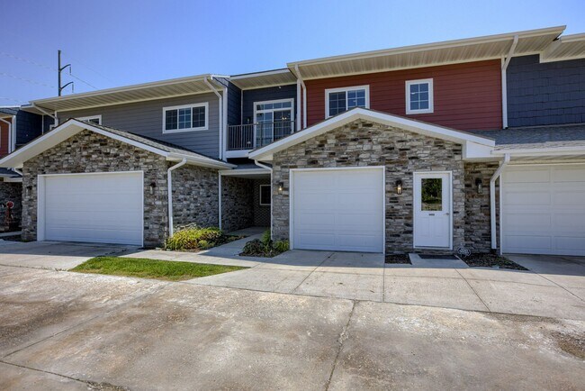 Building Photo - Must See Condo!!