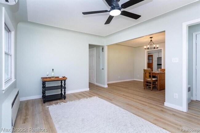 Building Photo - 4120 Lotus Dr