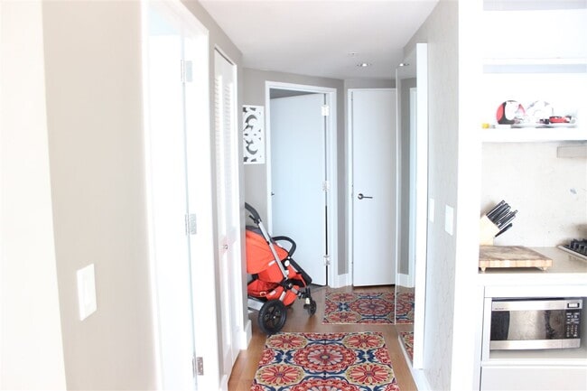 Building Photo - 77 Hudson St