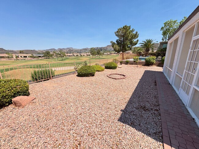 Building Photo - Remodeled 2BD/2BA with Golf & Mountain Vie...