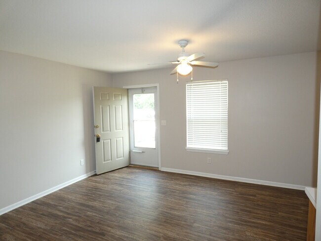 Building Photo - Beautiful Duplex in Gladstone, MO