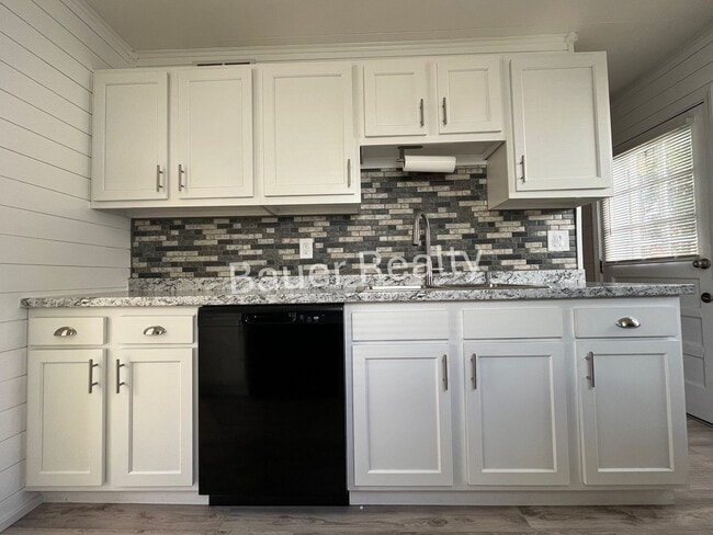 Building Photo - Newly Renovated 3 Bedroom Ranch Home