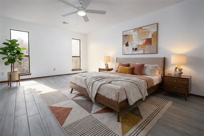 Building Photo - 2400 Northwood Ln