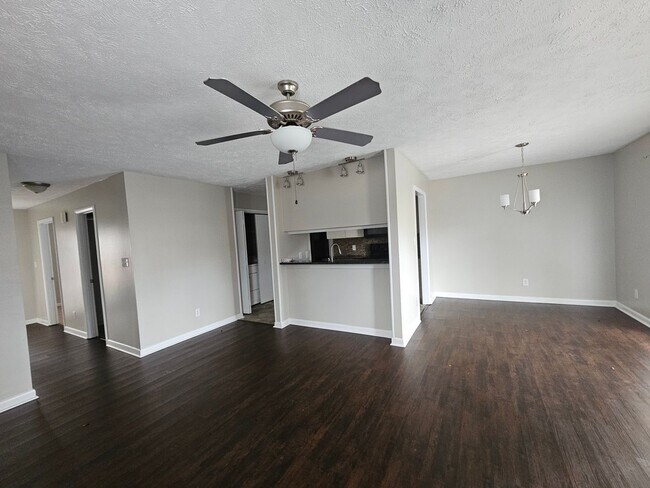 Building Photo - NEW LISTING!!!! Dont Miss Out
