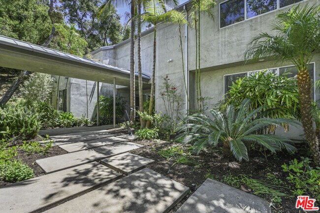 Building Photo - 1500 Rustic Ln