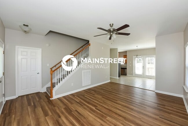 Building Photo - 3 Bedroom Pet-Friendly Home in Nashville, TN with Main Street Renewal