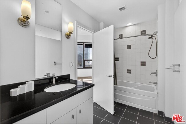 Building Photo - 1100 Wilshire Blvd