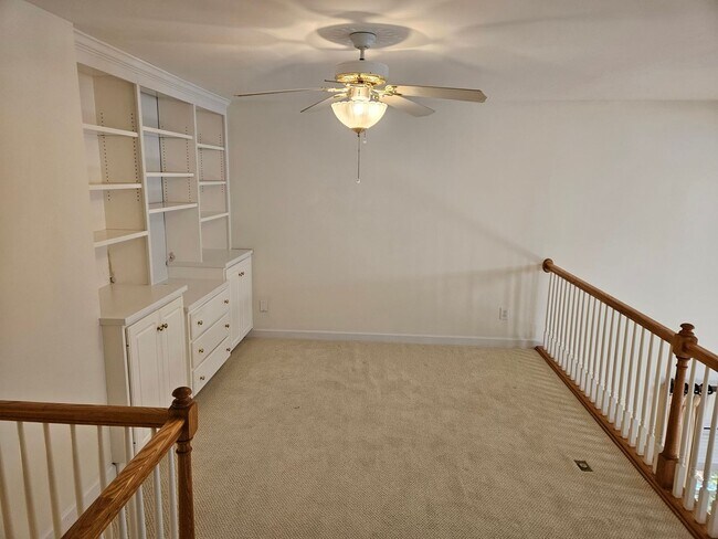 Building Photo - Fantastic 3br 2.5ba End Unit Townhome in North Raleigh! 1 Car Garage!