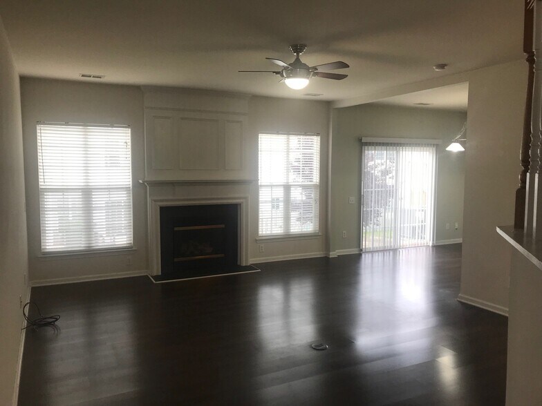 Building Photo - 8829 Ormeau Dr