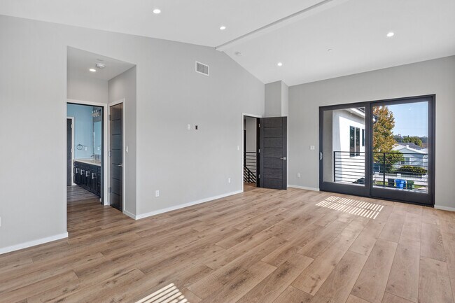 Building Photo - 15521 Patronella Ave