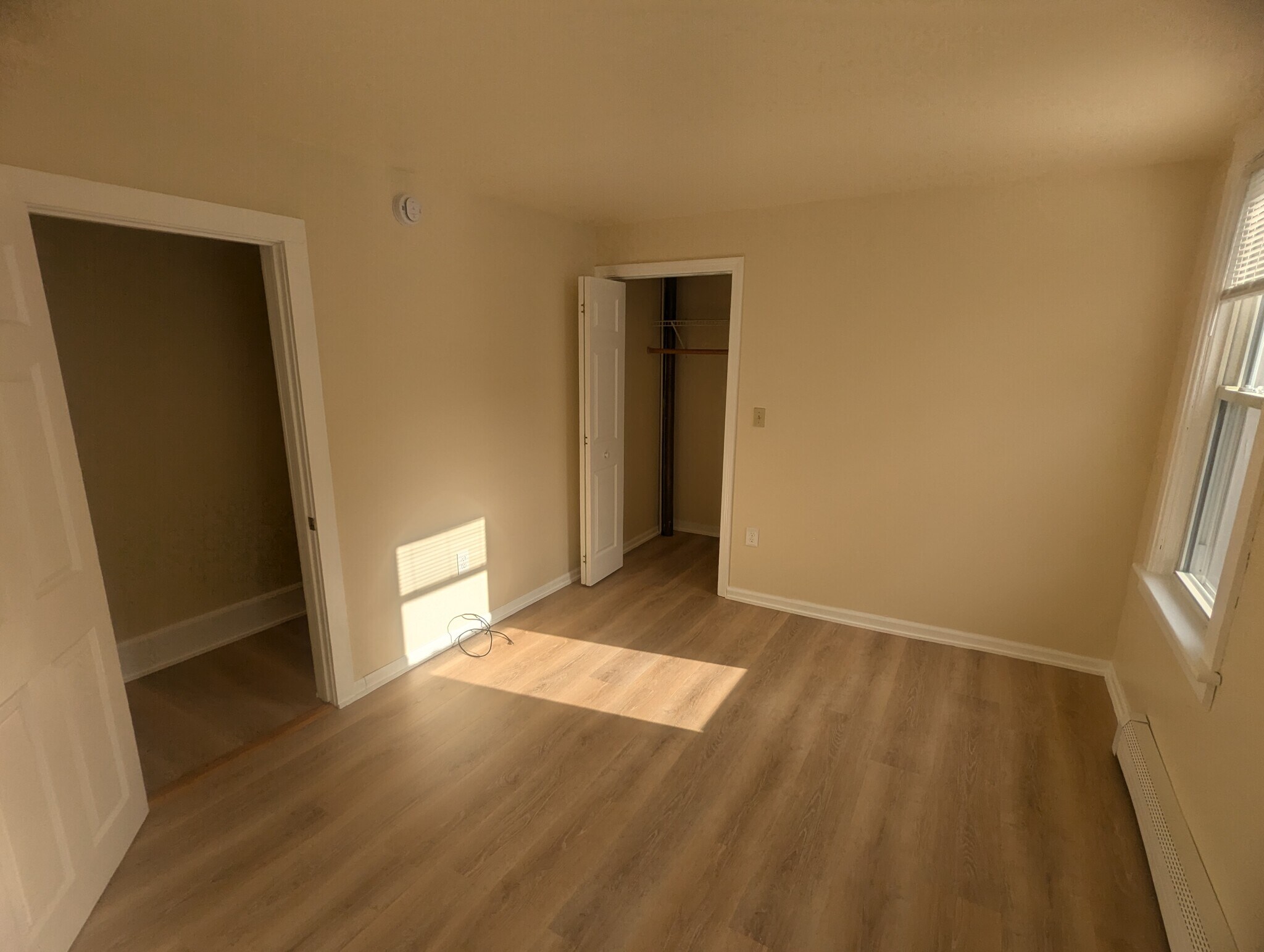 Building Photo - 315 Pleasant St