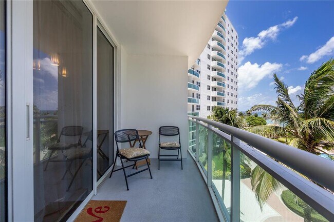 Building Photo - 3001 S Ocean Dr