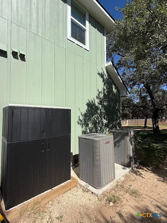 Building Photo - 382 Susie Dr