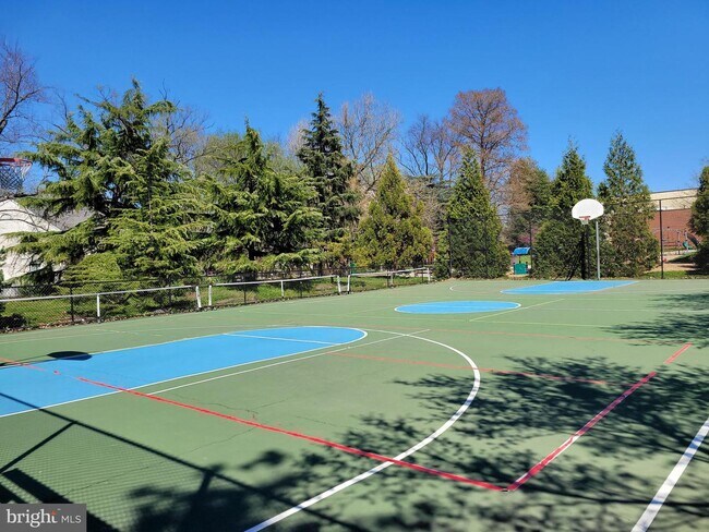 Building Photo - 2900 13th Rd S