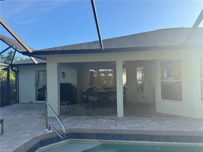 Building Photo - 911 SE 21st Ln