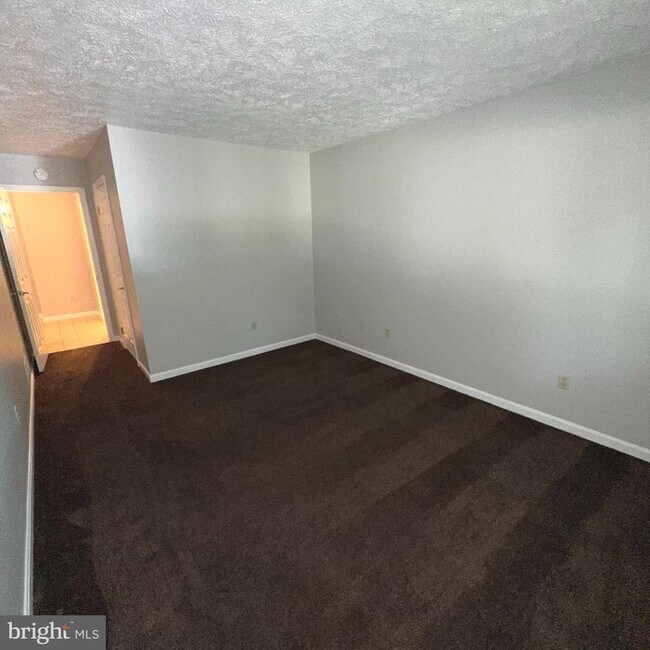 Building Photo - 323 Stonegate Ct