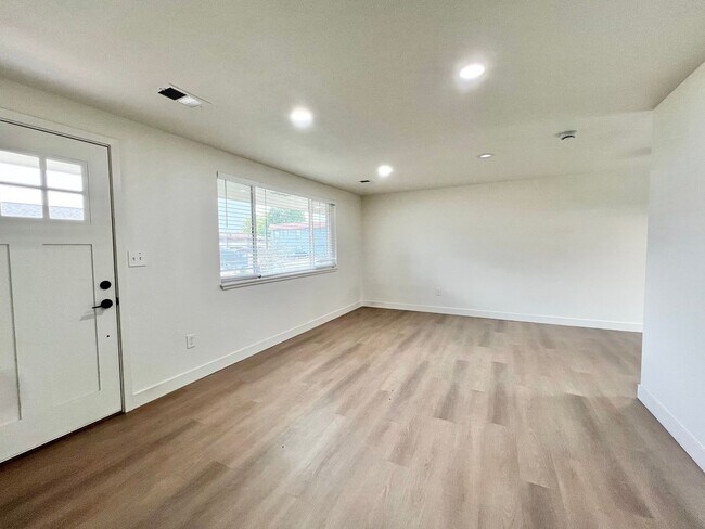Building Photo - 1640 Cheyenne Ave