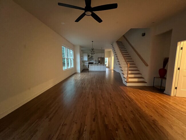Building Photo - Room in House on Dill Ave SW
