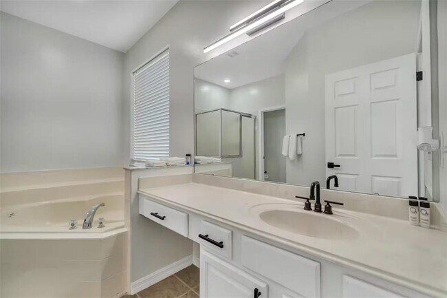 Building Photo - 2801 Lido Key Ct