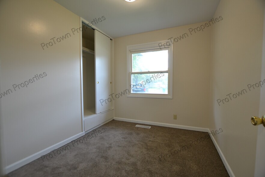 Building Photo - 2215 Webster Ave