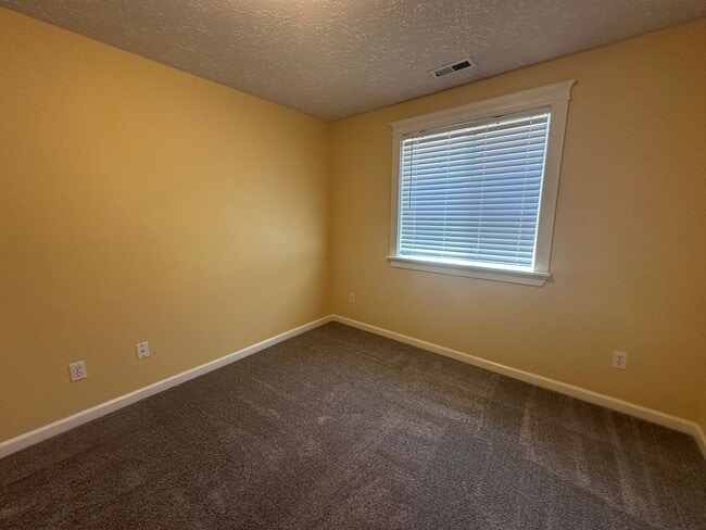Building Photo - Three Bedroom Two Bath Home