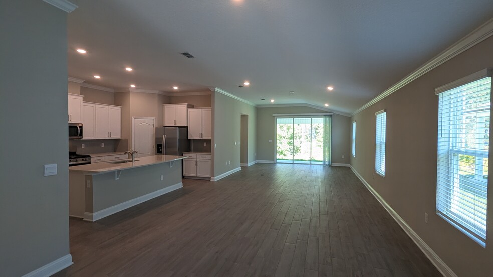 Building Photo - 106 Zancara St