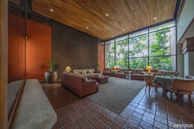 Building Photo - 2121 Ala Wai Blvd