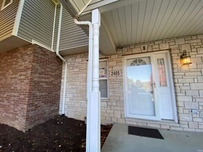 Building Photo - 2465 S Woolery Mill Dr